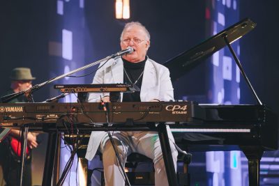 Guilherme Arantes traz sua mágica musical a Aracaju com a turnê “50 Anos-Luz”
