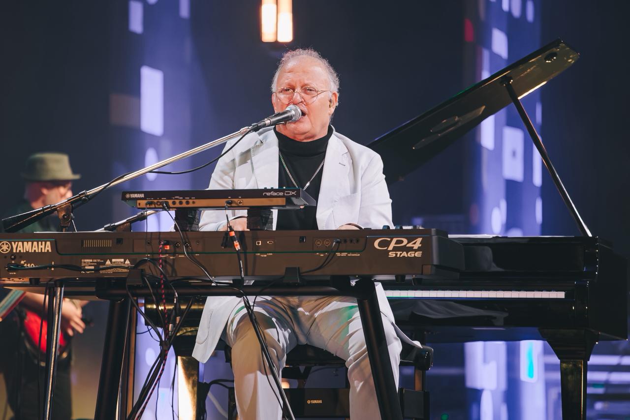 Guilherme Arantes traz sua mágica musical a Aracaju com a turnê “50 Anos-Luz”
