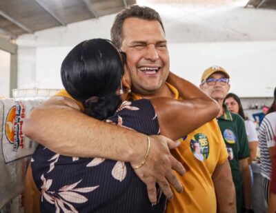 Entre bancas e comerciantes, Cláudio Mitidieri percorre a feira de Japaratuba