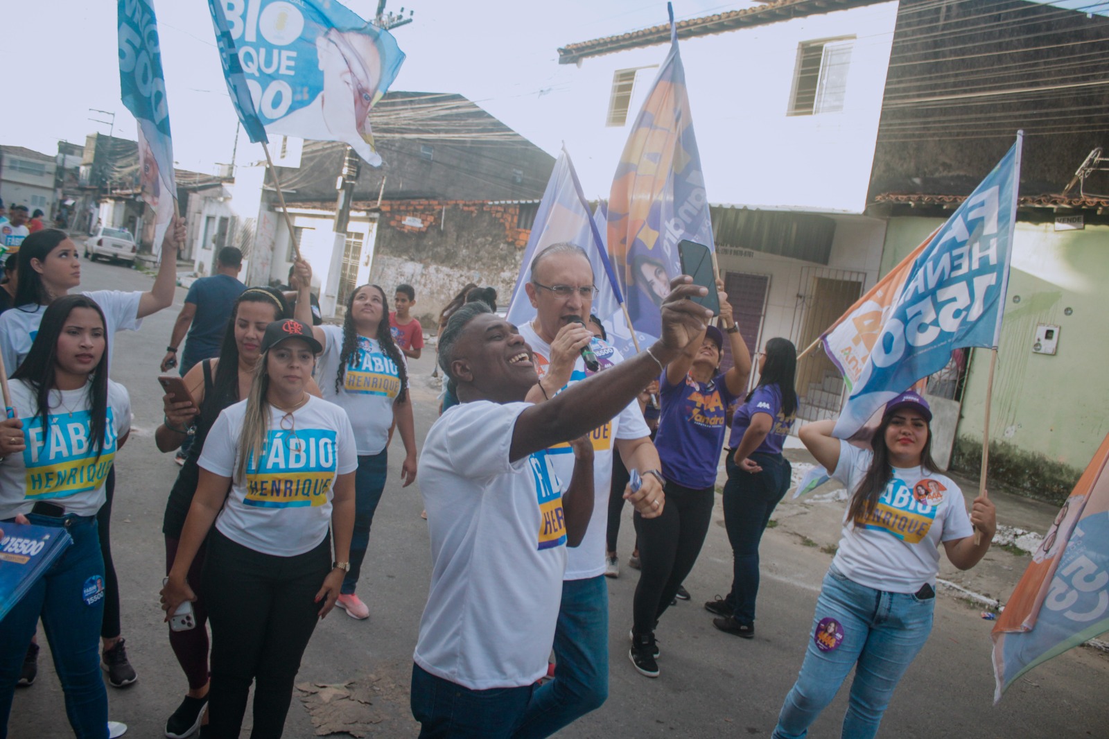 Bandeiras da campanha nas ruas do São Carlos, em Aracaju
