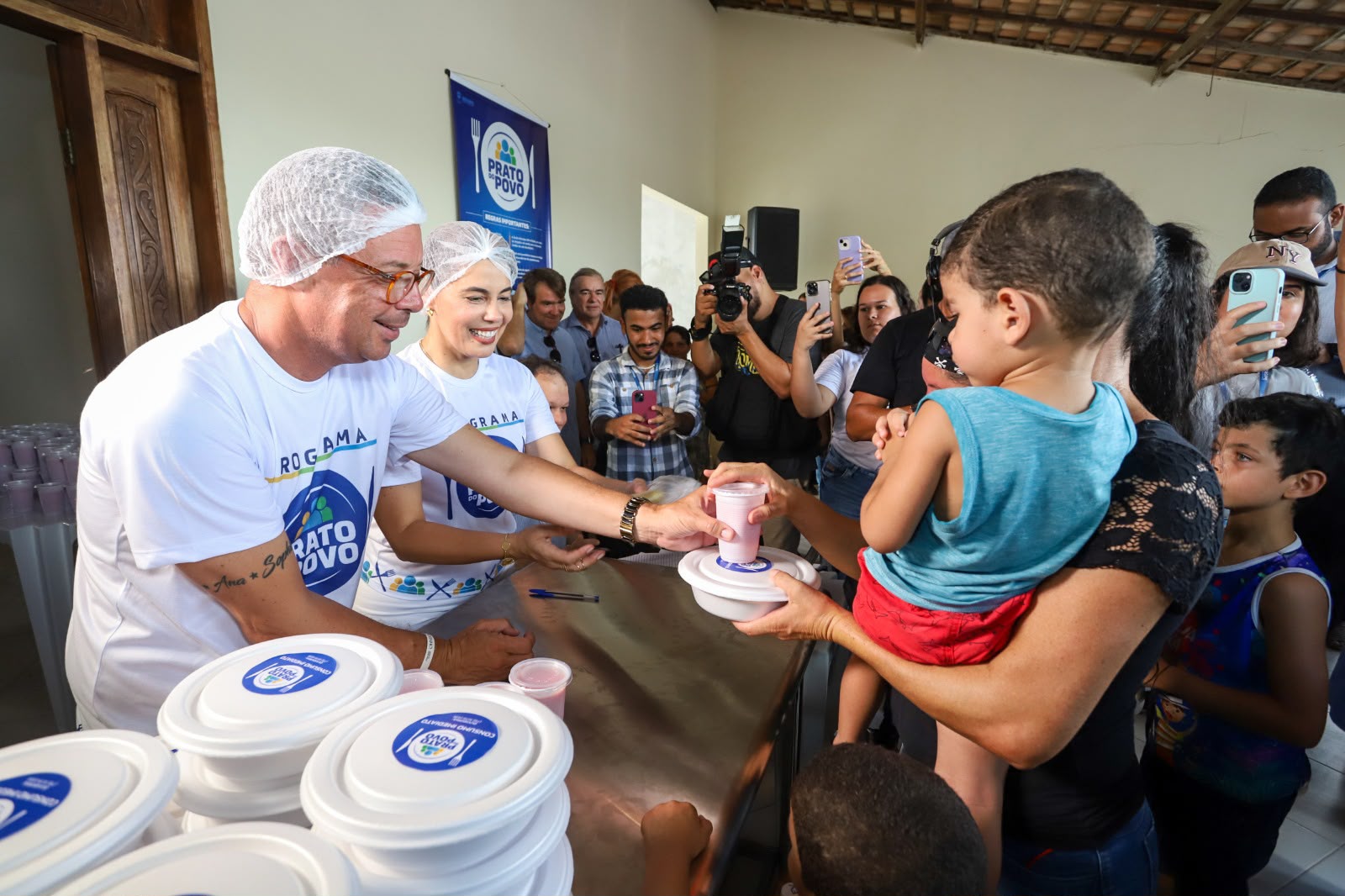 Governador Fábio Mitidieri em ação de assistência social em Sergipe