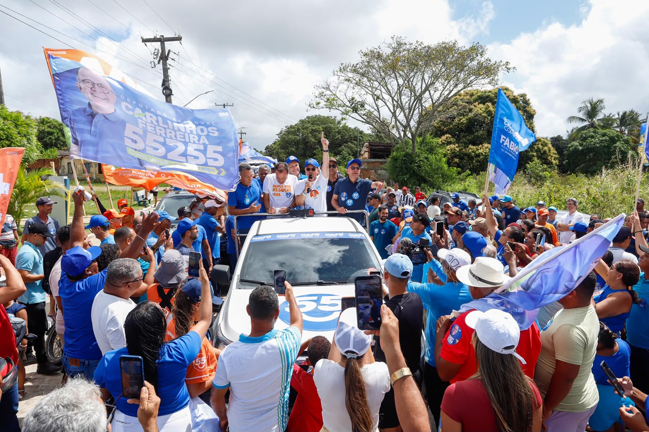 Multidão acompanha o trajeto da carreata no Baixo São Francisco