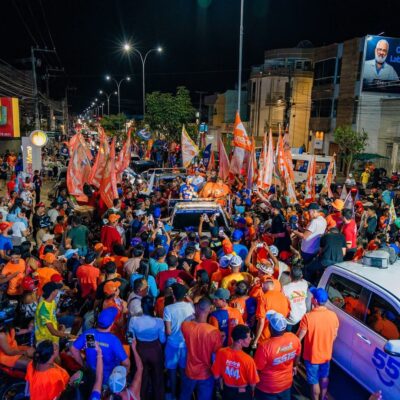 Bandeiras e festa marcam a carreata de Fábio Mitidieri em Itabaiana