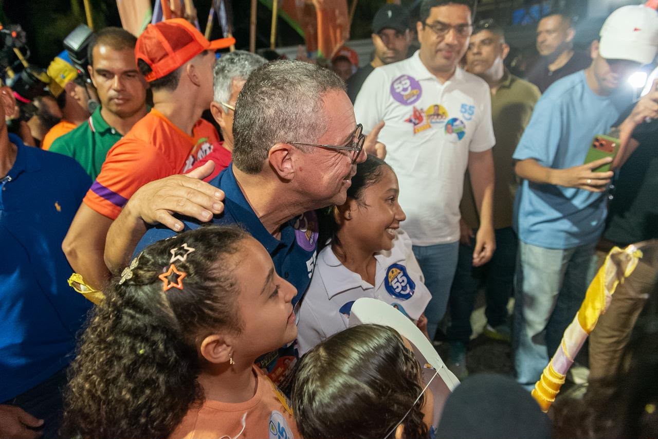 Governador Fábio Mitidieri durante caminhada no Sul de Sergipe