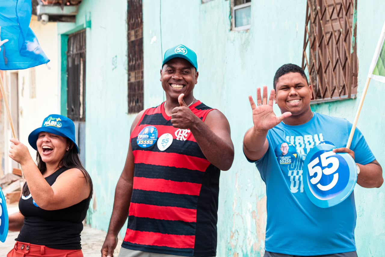 Governador Fábio Mitidieri durante caminhada na Zona Sul de Aracaju