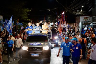 Coroa do Meio recebe Fábio Mitidieri com festa em minicarreata