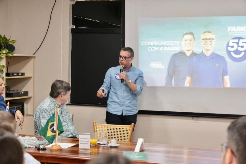 Fábio Mitidieri propõe Hospital do Idoso em encontro com médicos sergipanos