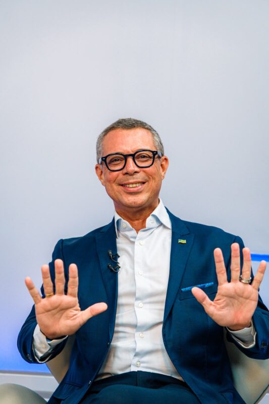 Fábio Mitidieri cita programas Nota 10, Acolher e Sergipe no Mundo na educação