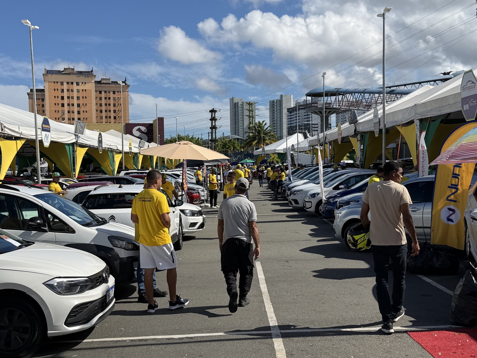 Feirão Gigantes de Sergipe, no estacionamento do Assaí Atacadista, em Aracaju