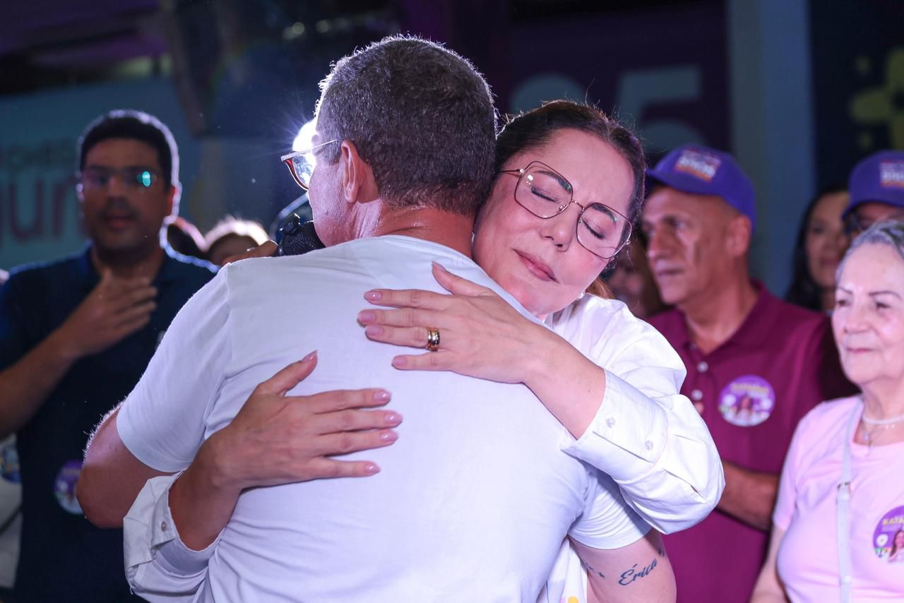 Governador Fábio Mitidieri e a deputada federal Delegada Katarina em ato de campanha em Aracaju