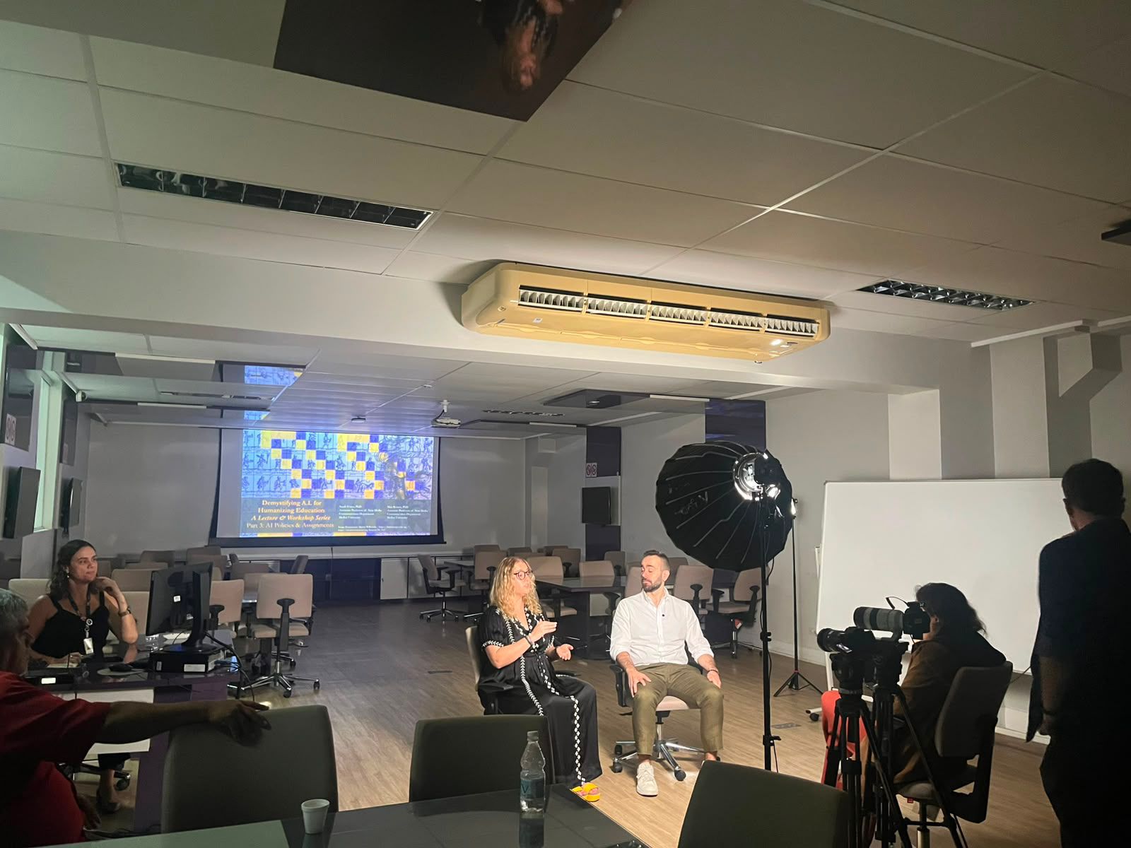 Gravação da reportagem do Fantástico na Universidade Tiradentes, em Aracaju, com os pesquisadores da Molloy University