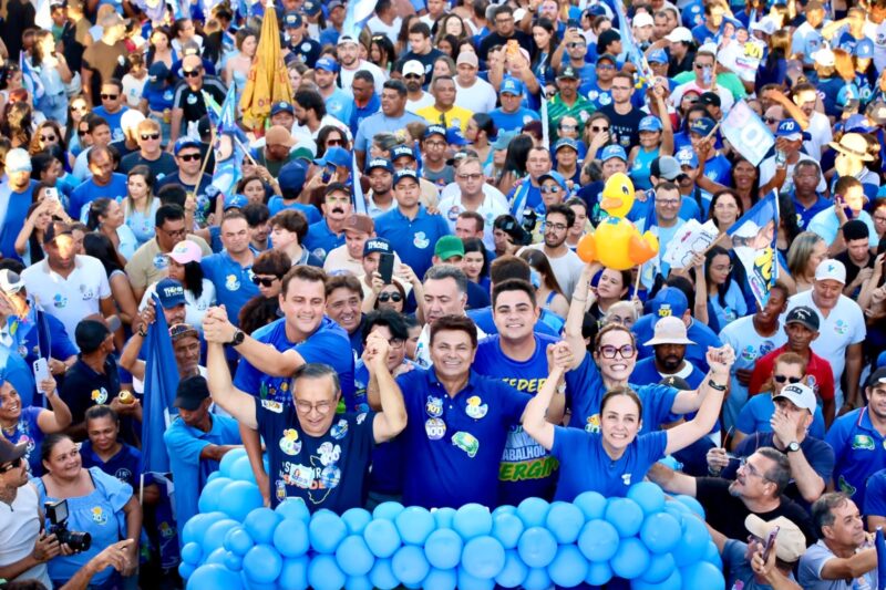 Balões em formato de pato marcam ato de Valmir em Itabaiana