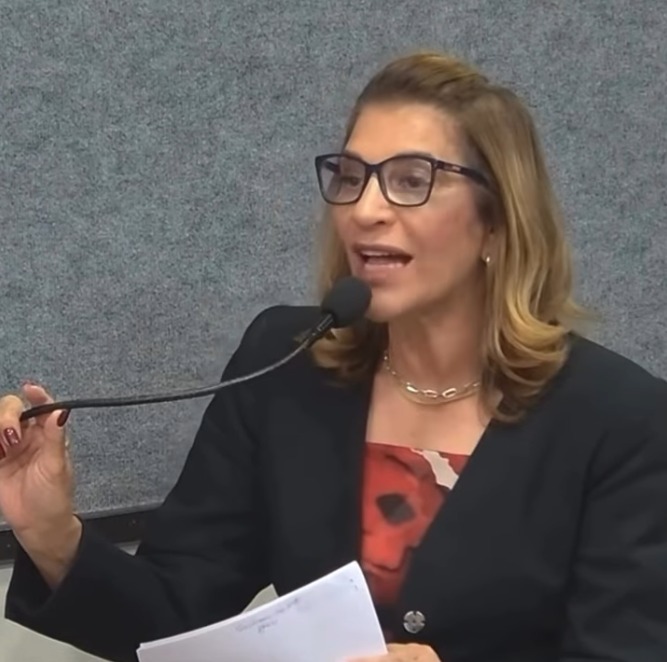 A vereadora Pastora Salete durante o pronunciamento sobre abastecimento de água