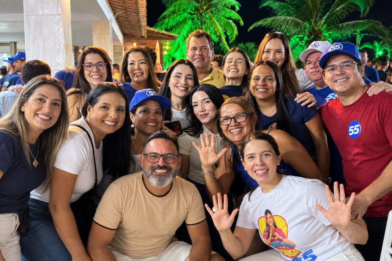 Cláudio Mitidieri comemora eleição ao lado da família e de amigos