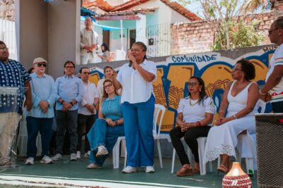 Stefanie Carla acompanha a ministra da Cultura em agenda por Aracaju